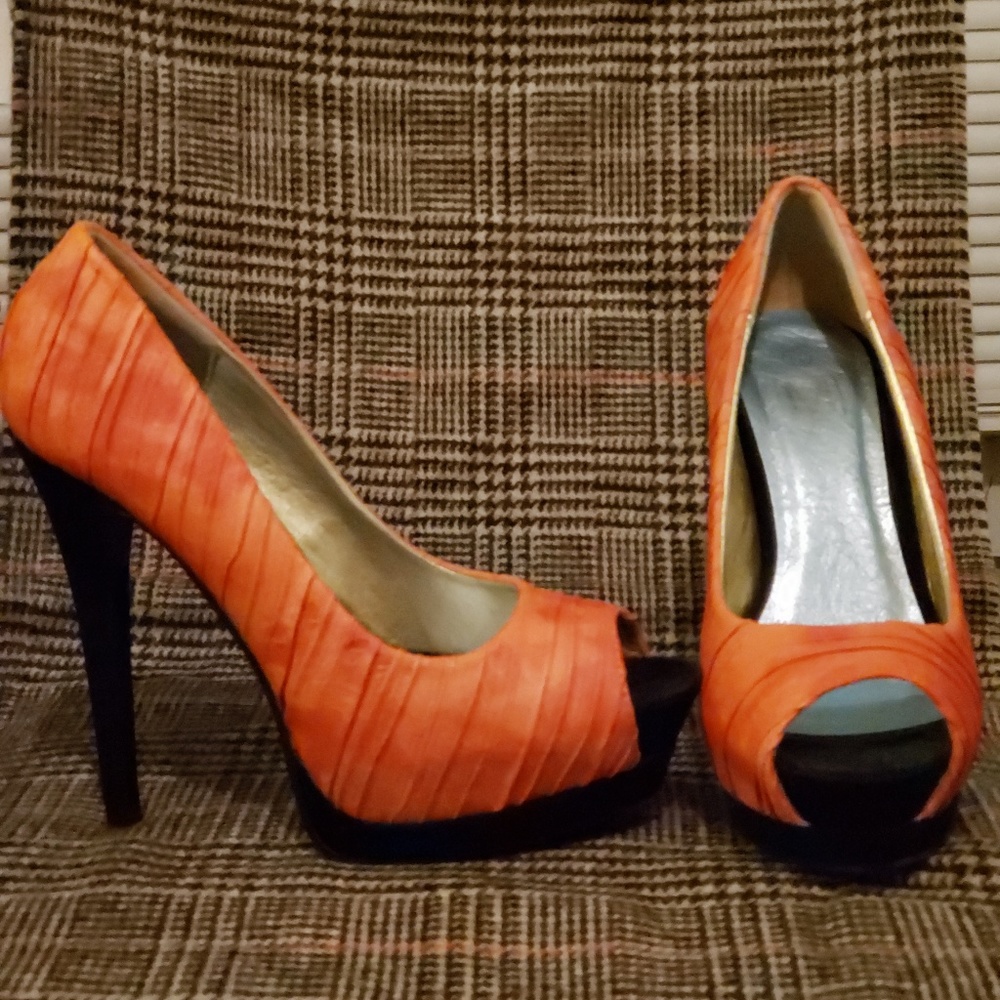 2 For $25 Women's Heels Size 6.5 - Picture 3 of 4